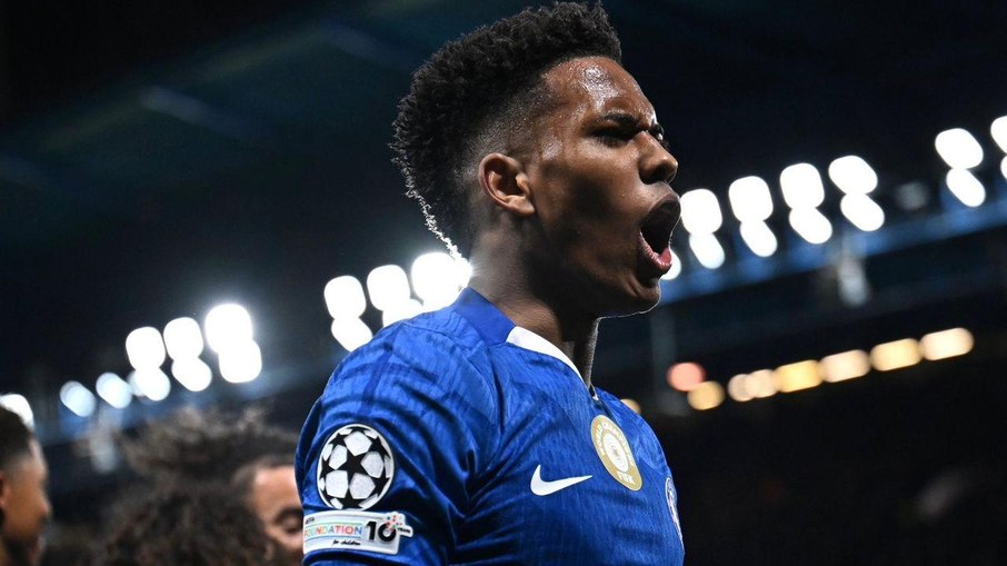 Após licença e passagem pelo Brasil, Estêvão retorna ao Chelsea
