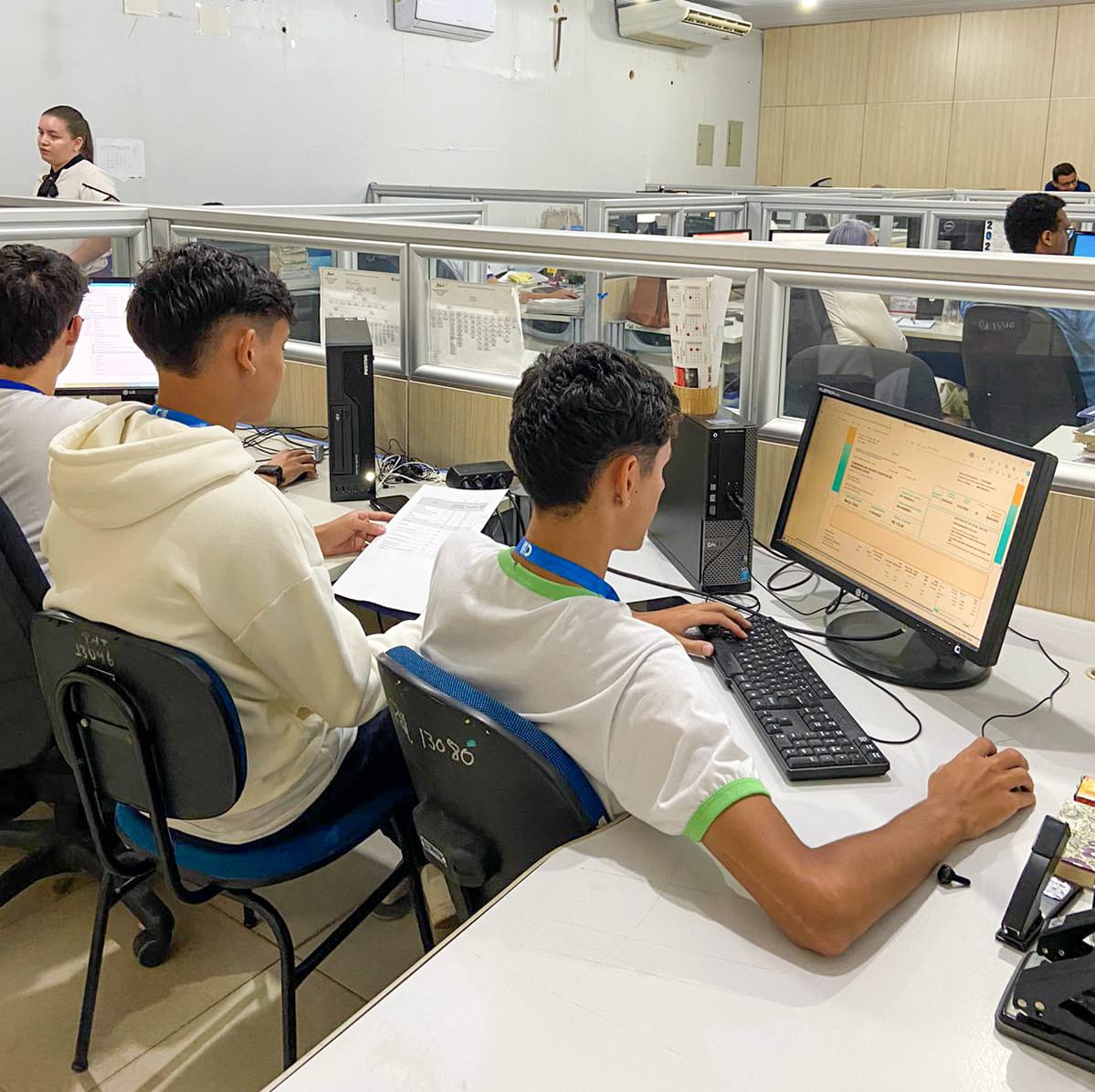 Rondônia amplia oportunidades com 2.377 vagas abertas no Sine-RO