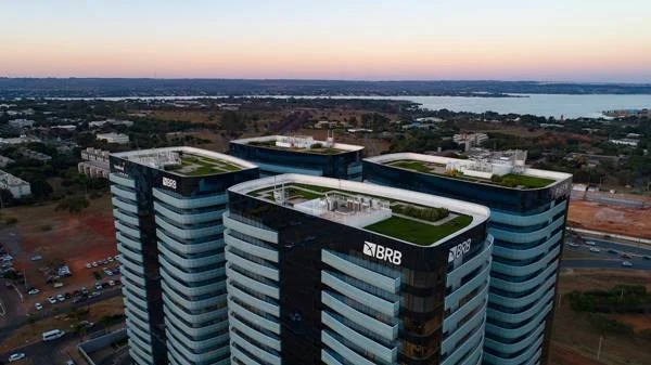 BRB coloca carteira do Banco Master à venda; presidente negocia na Faria Lima