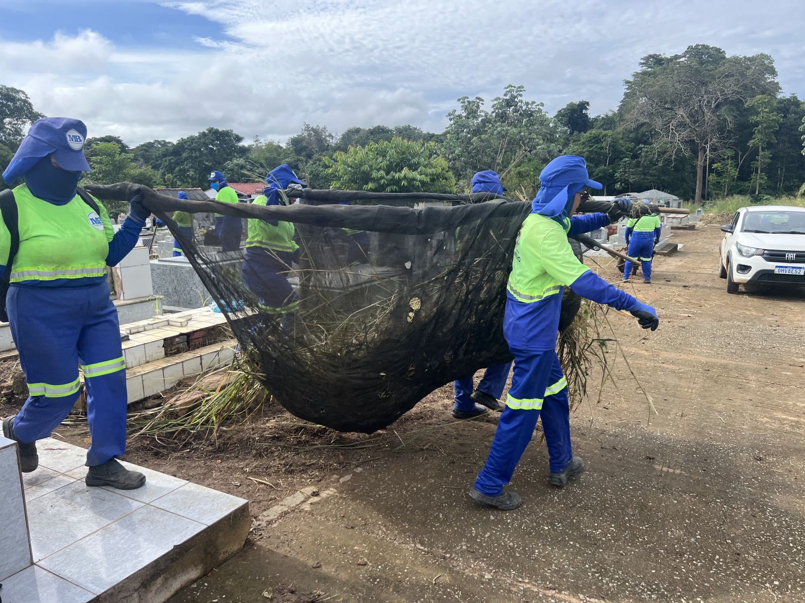 Mutirão garante manutenção planejava nos cemitérios
