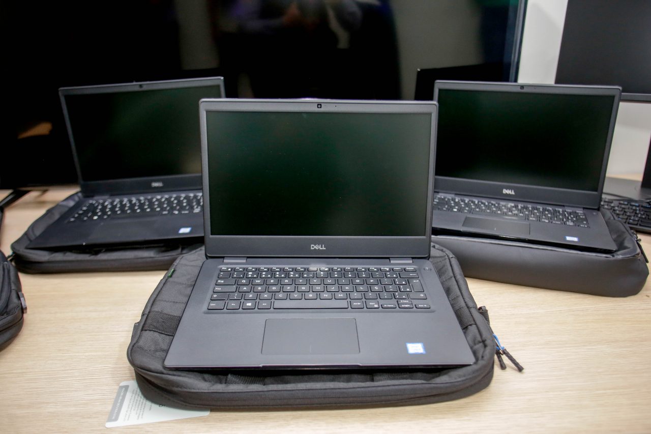 Recurso assegurado por Gislaine Lebrinha viabiliza compra de notebooks em Seringueiras
