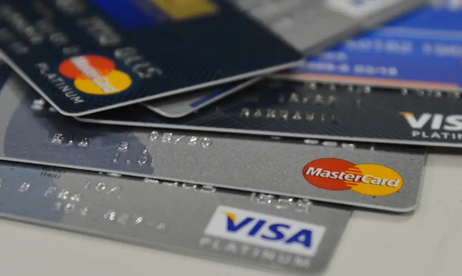 Percentual de famílias com dívidas cresce, mas inadimplência cai