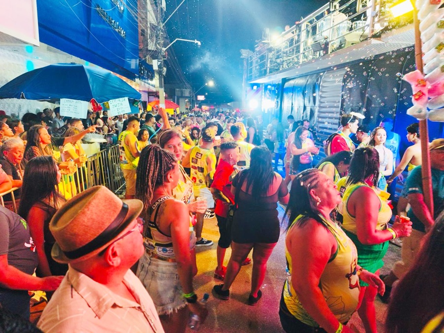 Bloco carnavalesco Furacão da Zona Sul mobiliza grande público em Porto Velho
