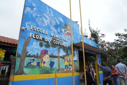 Escola Flor do Cupuaçu recebe doação de 21 notebooks da iniciativa privada
