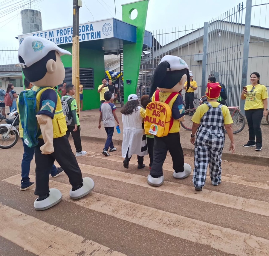 Ação educativa para segurança no trânsito é realizada pelo governo de RO na abertura do ano letivo 2026