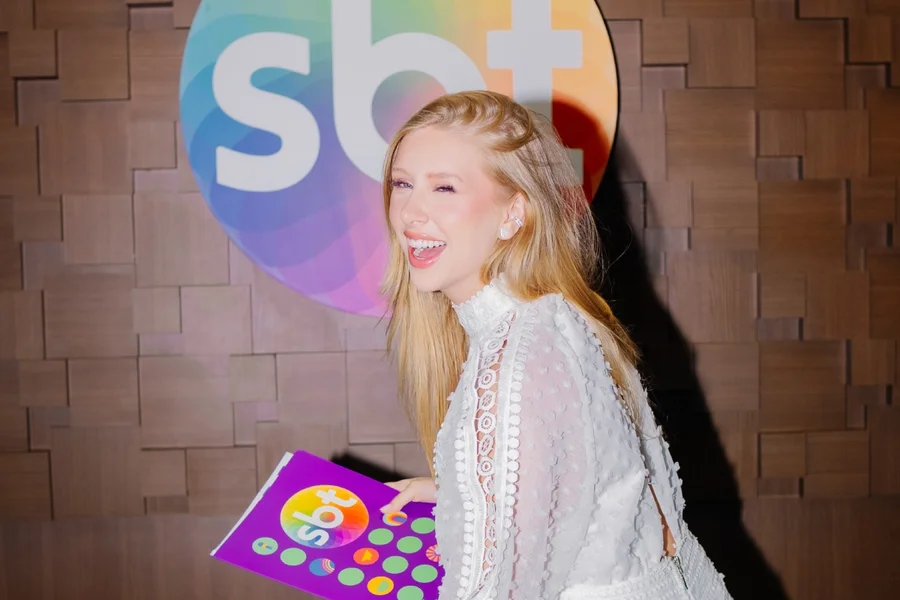 Cotada para substituir Virginia, influencer assina contrato com o SBT e ganha moral na emissora