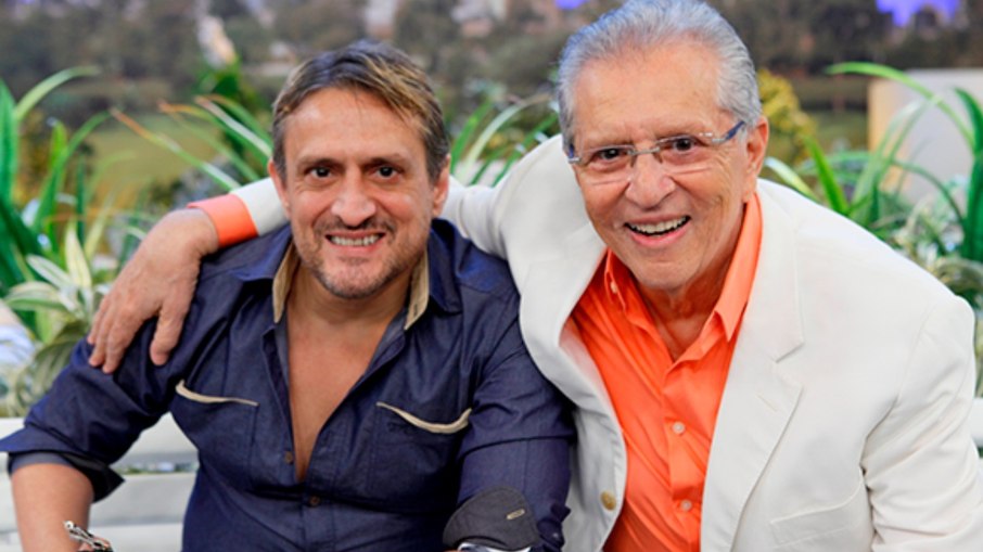 Filho de Carlos Alberto de Nóbrega revela que assumirá o programa 'A Praça é Nossa' 
