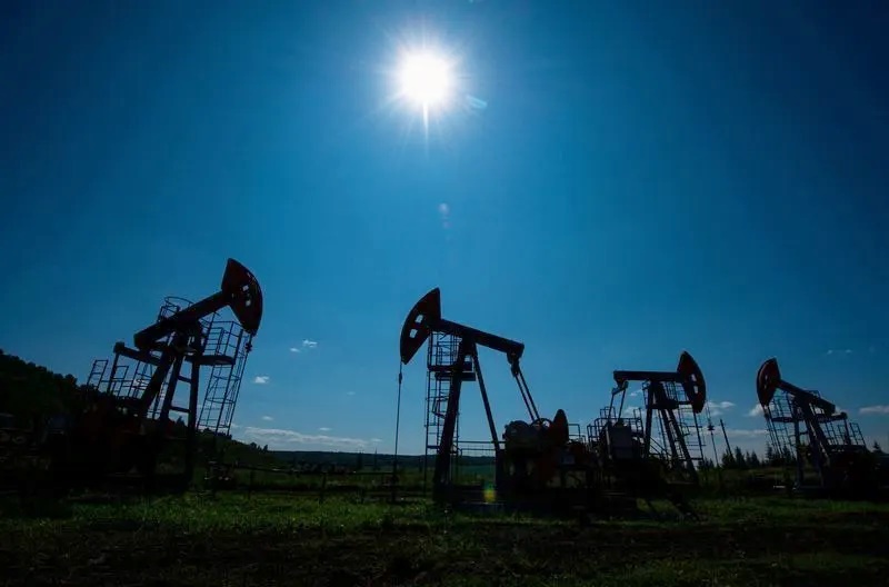 Petróleo fecha em queda, com negociações entre EUA e Irã em foco