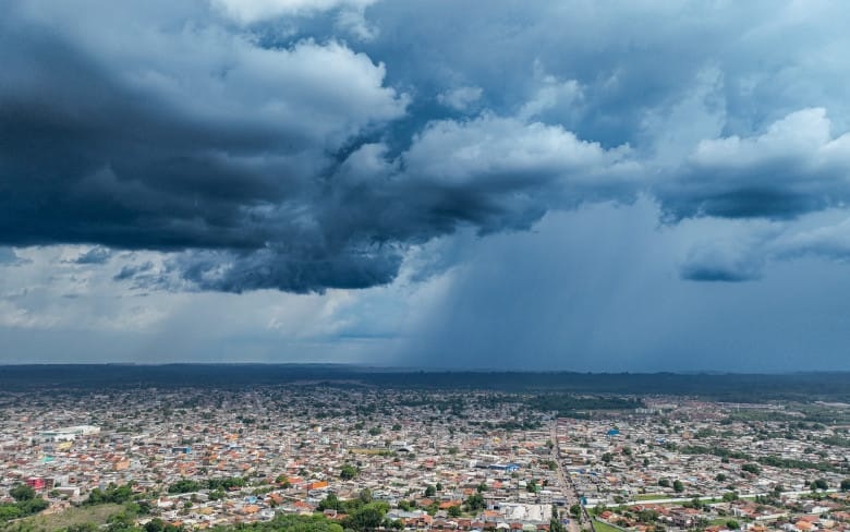 Entre sol e trovoadas, quinta-feira terá calor e pancadas de chuva em Rondônia