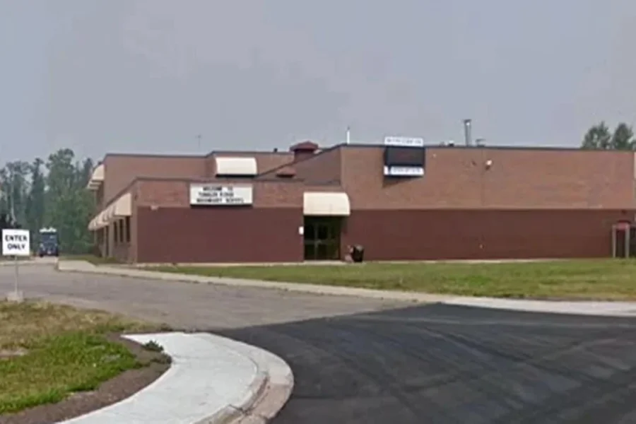 “Terrível tragédia”, diz premiê do Canadá sobre tiroteio com 10 mortos em escola
