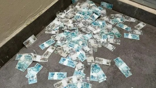 Mala de dinheiro é jogada pela janela durante operação envolvendo contra o Master: "Escárnio"