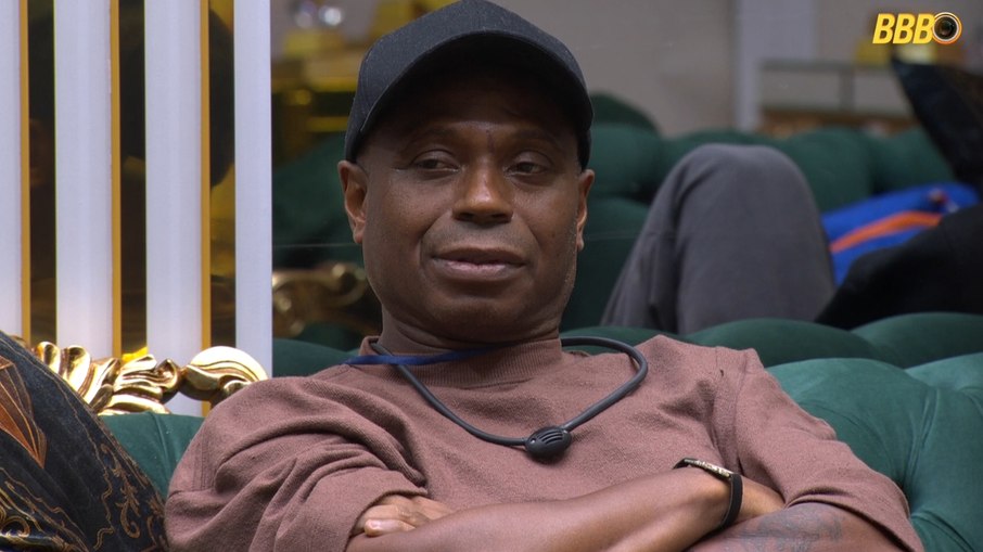 Edilson Capetinha é expulso do BBB 26 após briga na madrugada com Leandro "Boneco"