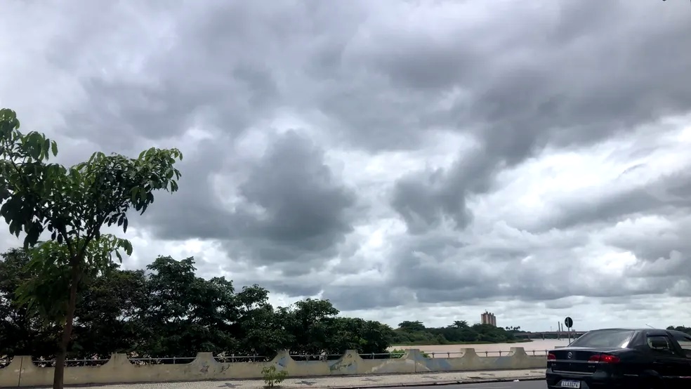 Sábado será de céu encoberto e pancadas de chuva em Rondônia