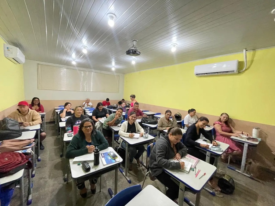 Matrículas na modalidade Educação de Jovens e Adultos estão disponíveis até dia 28 de fevereiro