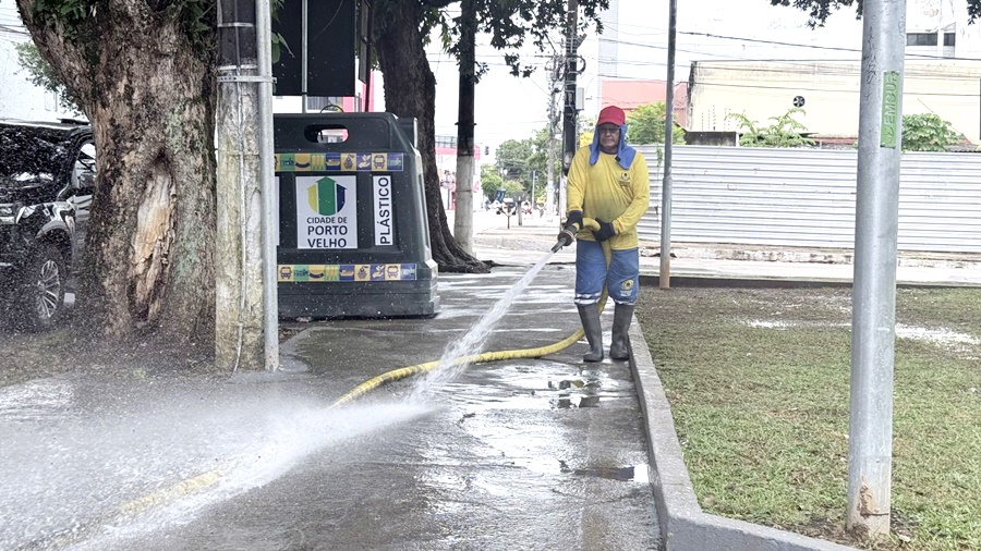 "Carnalimpeza" elimina sujeira nas ruas de Porto Velho