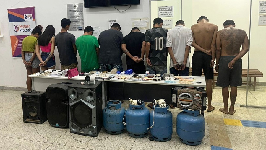 Operação integrada da PM prende suspeitos e apreende drogas e simulacro em Buritis