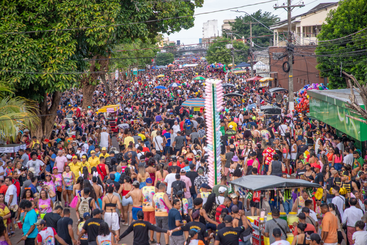 Saiba onde passam blocos de Carnaval nesta segunda-feira (16)
