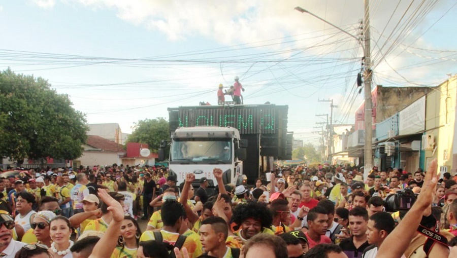 Corpo de Bombeiros reforça proteção dos foliões e explica sobre trios elétricos parados durante chuva