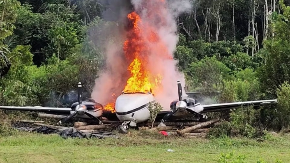 Três aviões do tráfico são destruídos em pista clandestina na região da fronteira