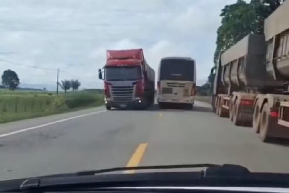 Motorista da prefeitura é afastado após vídeo mostrar alta velocidade e ultrapassagens perigosas 