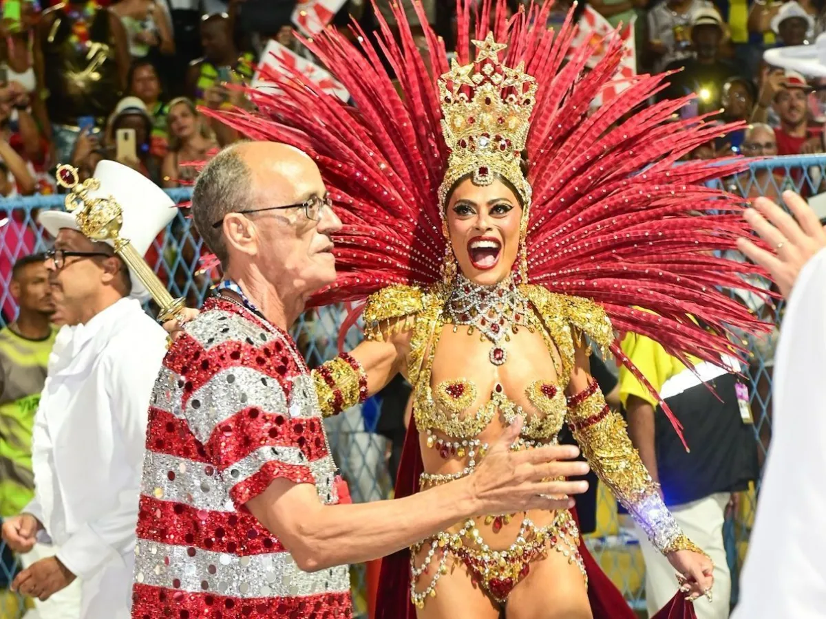 Viradouro ganha o Estandarte de Ouro como melhor escola do carnaval do RJ de 2026
