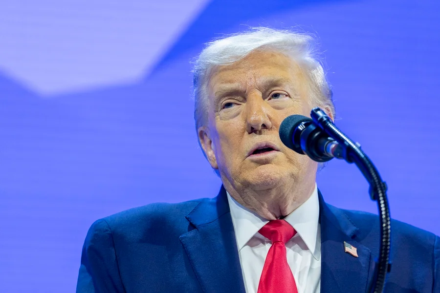 Presidente Donald Trump diz que Irã pode ser atacado em 10 dias se não aceitar acordo