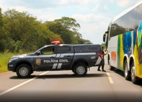 Polícia Civil prende investigado por tráfico após abordagem a ônibus em Espigão d’Oeste