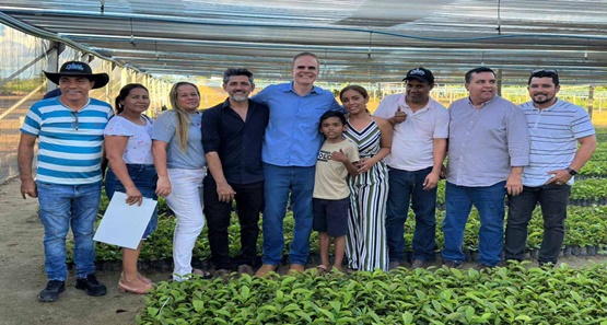 Deputado Alan Queiroz entrega 37 mil mudas de café clonal para produtores 