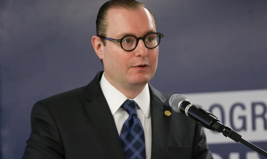 Zanin autoriza empresária a ficar em silêncio na CPMI do INSS