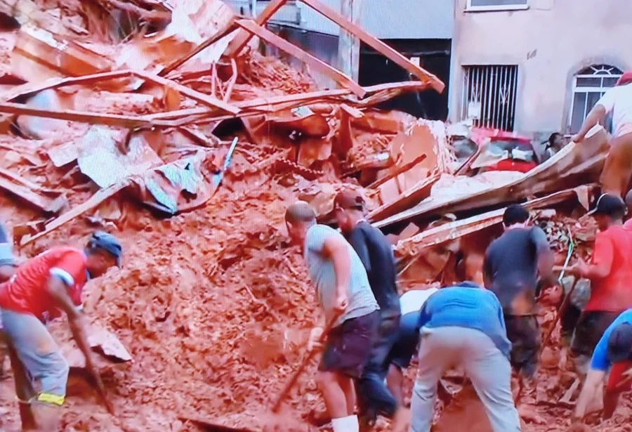 Sobe para 22 o número de mortos após temporais em Juiz de Fora e Ubá em Minas Gerais