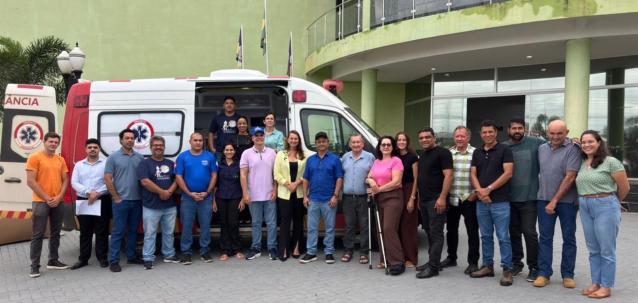 Alan Queiroz prestigia entrega de ambulância UTI neonatal em Espigão d’Oeste