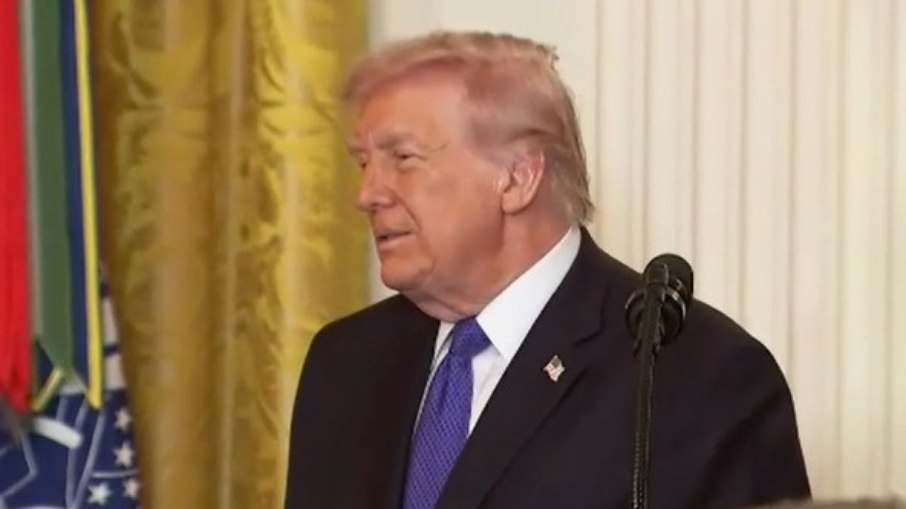 "Grande leva de ataques ao Irã ainda está por vir", diz Trump presidente dos Estados Unidos 
