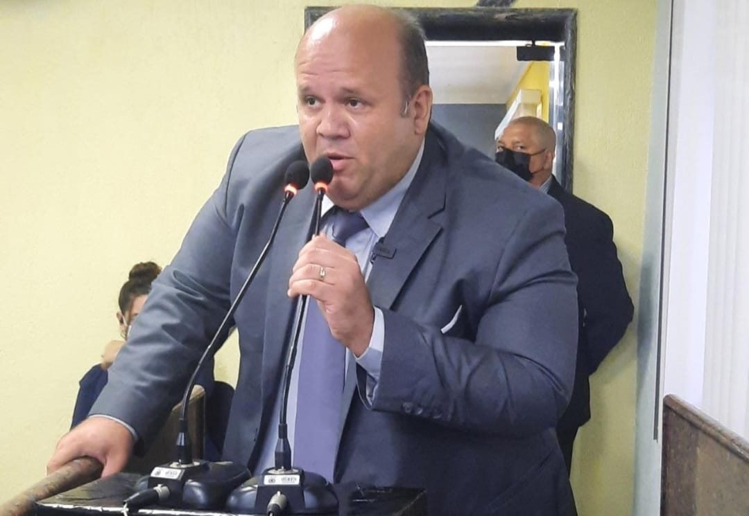 Dr. Júnior Queiroz garante recuperação de 26 pontos de iluminação na Avenida Rio Madeira