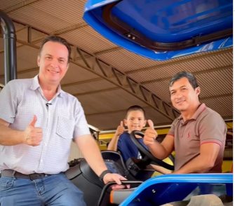 Deputado Dr. Luis do Hospital entrega trator e reforça apoio à agricultura familiar