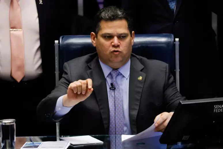 Davi Acolumbre mantém quebra de sigilos de Lulinha aprovada pela CPMI do INSS