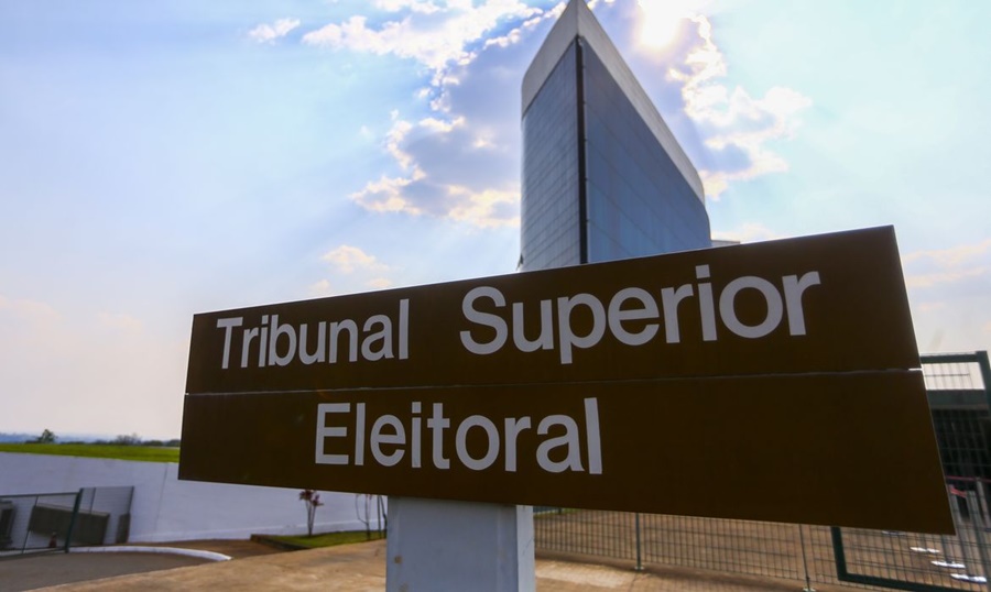 Tribunal Superior Eleitoral aprova restrições para uso de IA nas eleições de outubro