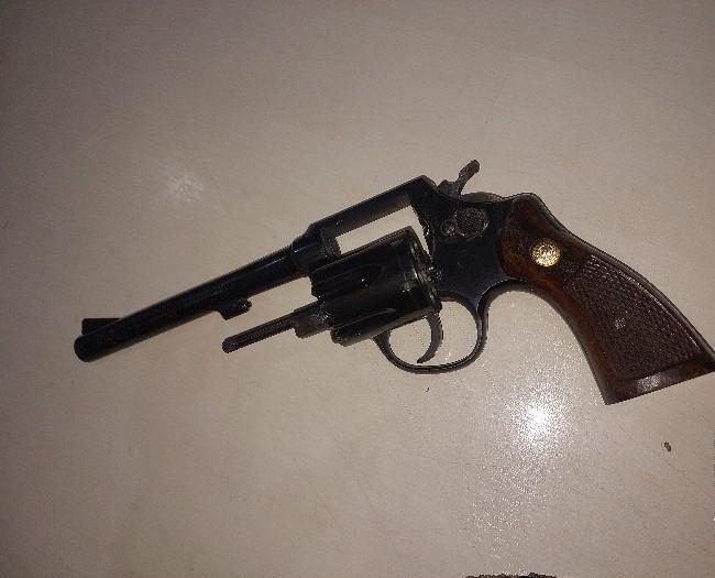 Suspeito armado reage à abordagem, é baleado nas pernas e preso pela PM em Ji-Paraná