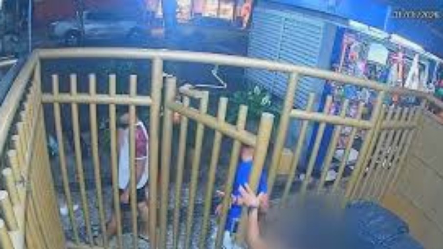 Imagens mostram suspeitos comemorando estupro coletivo no RJ: "Aparecem rindo"
