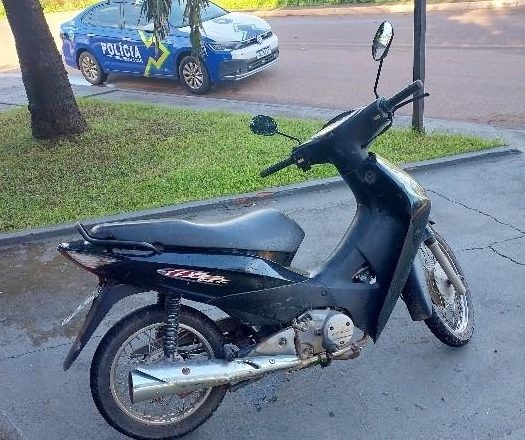 Polícia Militar recupera motocicleta furtada após denúncia no município de Cacoal