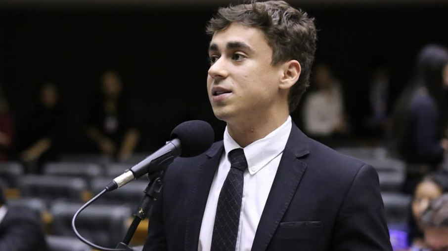 Nikolas Ferreira ironiza jornalista Vera Magalhães após decisão de Moraes: "Pateta"

