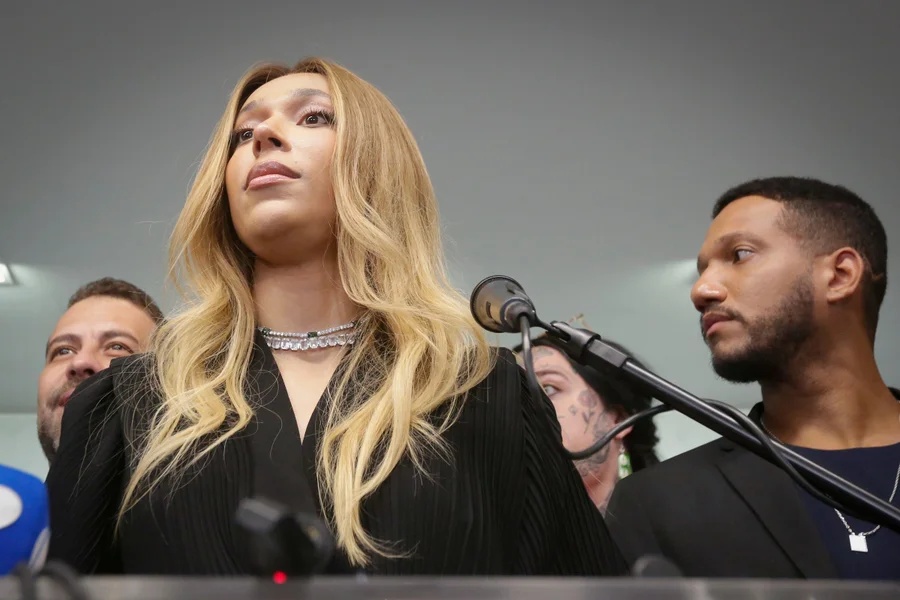 Partido do MBL pede cassação de Erika Hilton após xingamentos