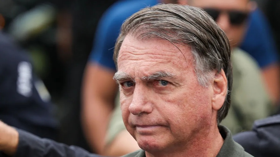 Ex-presidente Jair Bolsonaro deve ficar internado por pelo menos uma semana