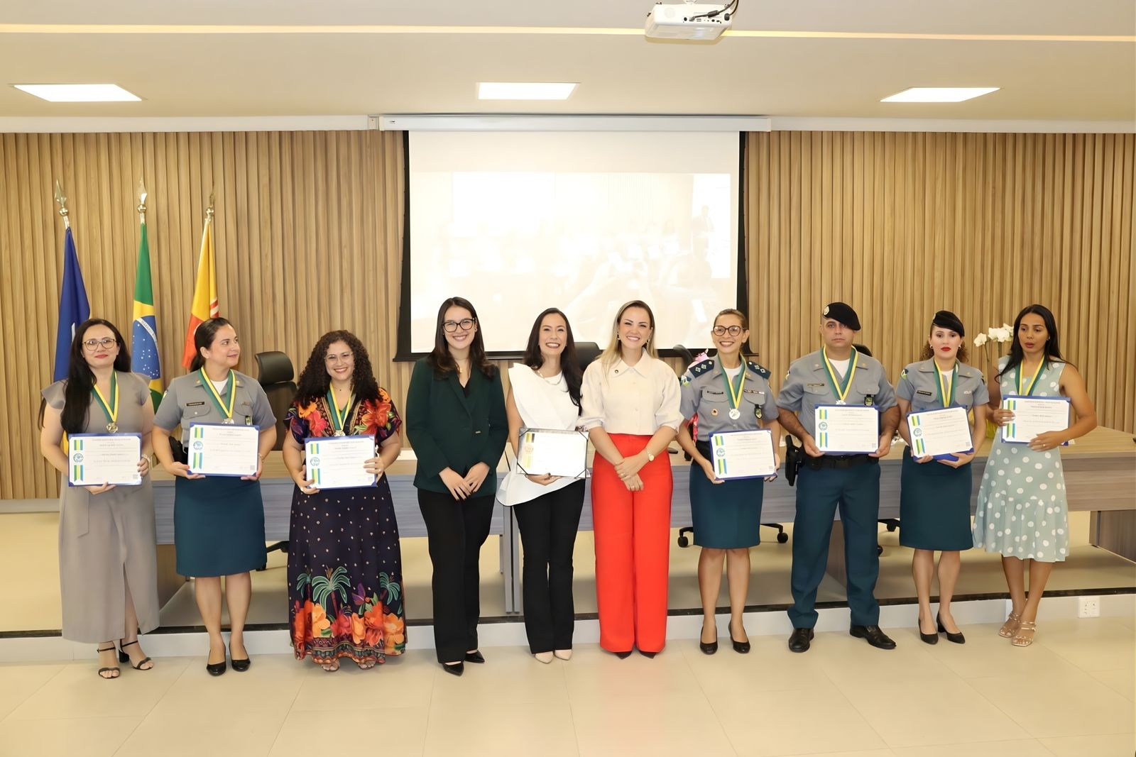 Sessão solene proposta pela Cláudia de Jesus homenageia personalidades em Ji-Paraná
