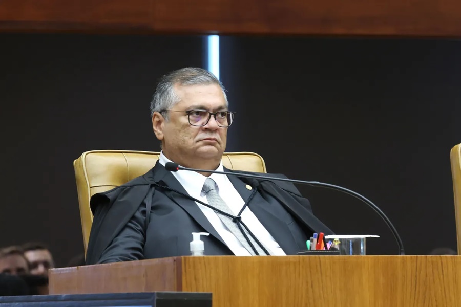 Dino proíbe aposentadoria compulsória como maior punição a magistrados