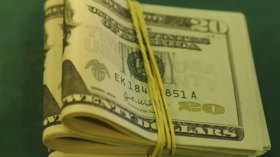 Dólar fecha a R$ 5,30 e atinge maior valor em 2 meses com tensão ligada ao conflito no Irã
