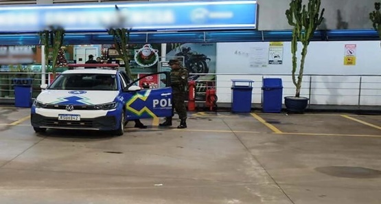 Caminhoneiro é agredido e assaltado em posto de combustíveis na capital