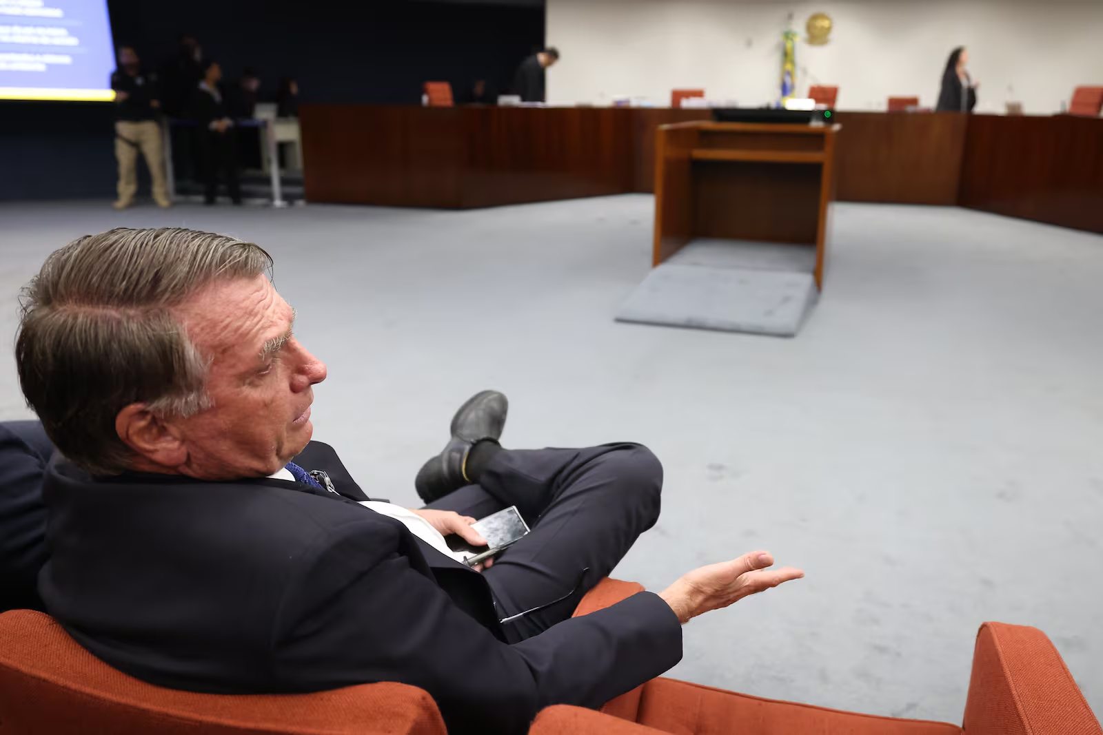 PGR se manifesta a favor de prisão domiciliar para Bolsonaro
