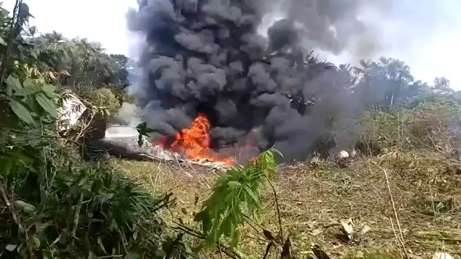 Avião militar da Colômbia com mais de 120 a bordo cai na fronteira com Peru