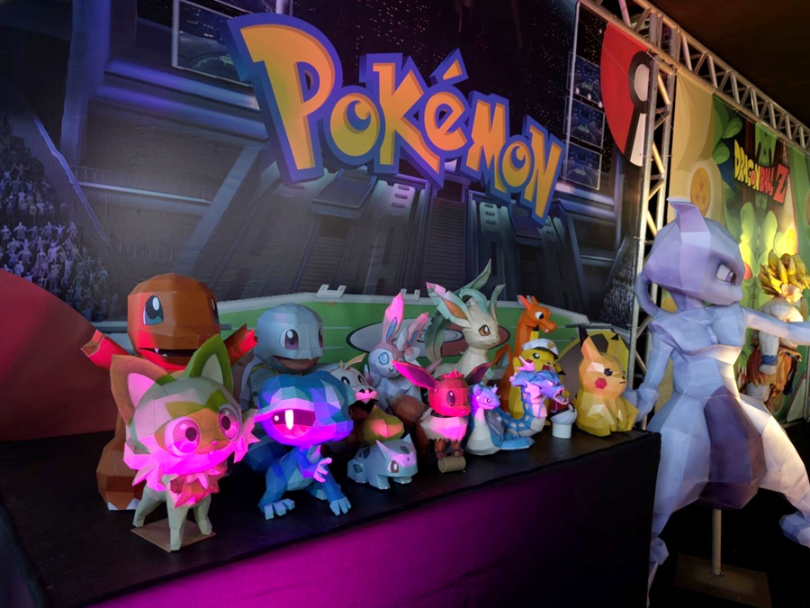 Exposição de grandes bonecos encanta público e fortalece cultura gamer no evento
