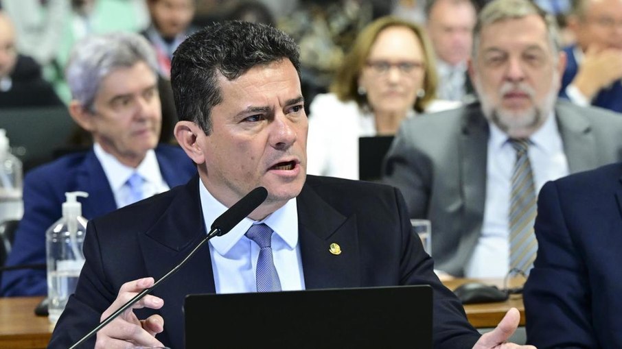 Senador Sérgio Moro no PL dispara debandada e prefeitos deixam o partido no PR
